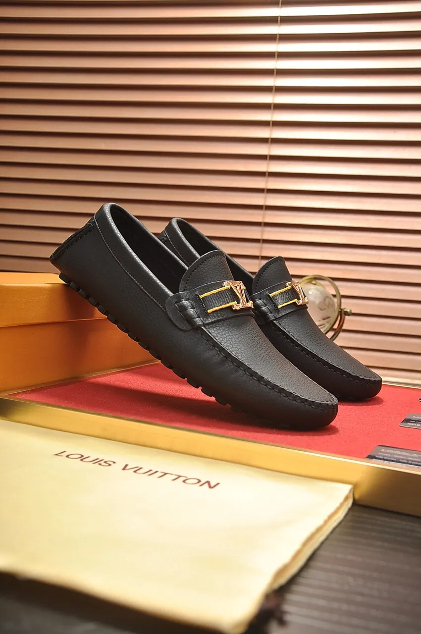 Men's men's shoes 💰420💶 [LV Doudou shoes] (sheepskin lining) new model is on the market, available on the official website. The new Doudou shoes are processed into single-color materials, and the uppers are made of imported cowhide material. The body of the shoe is fully hemmed with mark thread, and is lined with imported original cowhide leather. The elegant shoe shape is super suitable for all-matching, and the size is 38-44.
